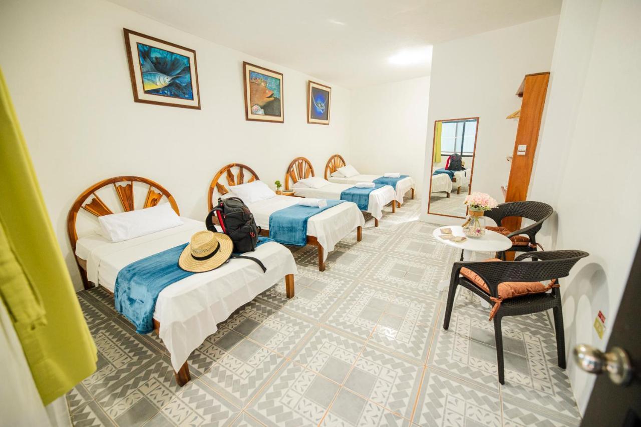 Hostal Gardner Galapagos ปูแอร์โตอาโยรา ภายนอก รูปภาพ