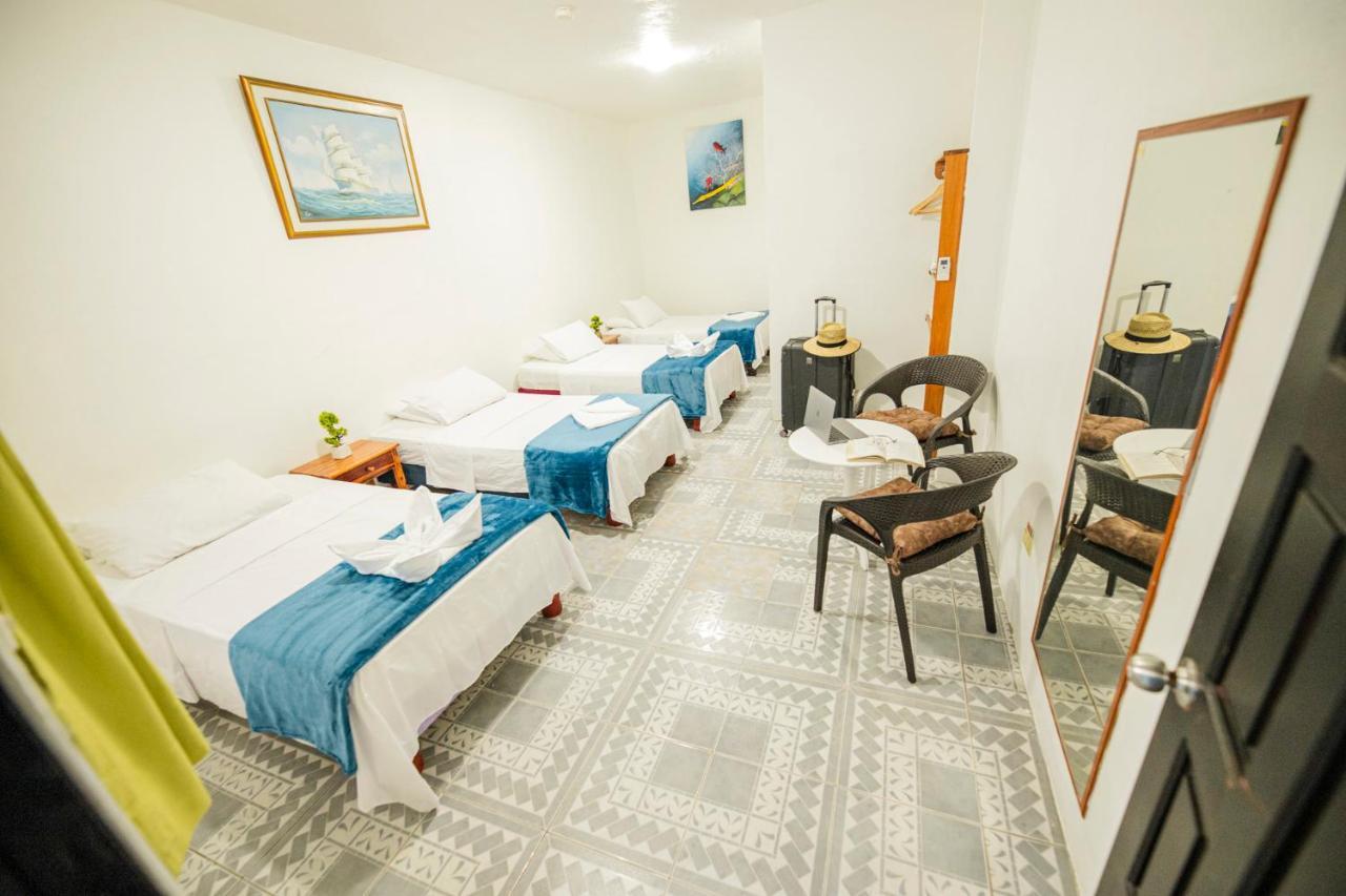 Hostal Gardner Galapagos ปูแอร์โตอาโยรา ภายนอก รูปภาพ