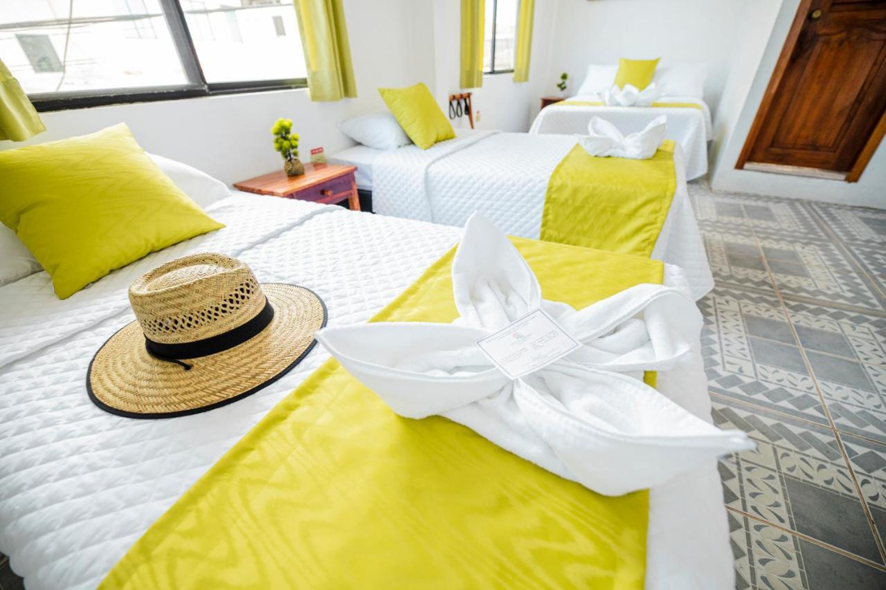 Hostal Gardner Galapagos ปูแอร์โตอาโยรา ภายนอก รูปภาพ