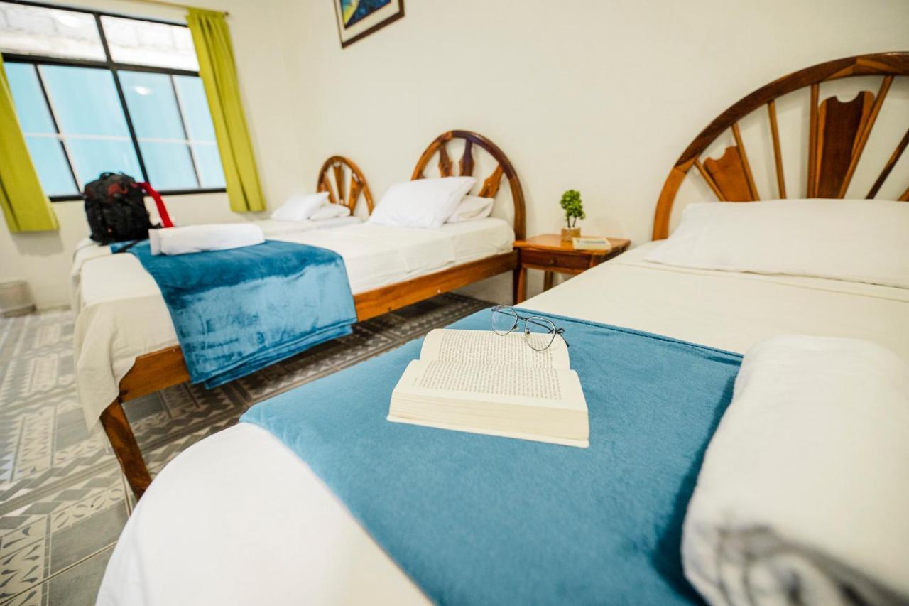 Hostal Gardner Galapagos ปูแอร์โตอาโยรา ภายนอก รูปภาพ