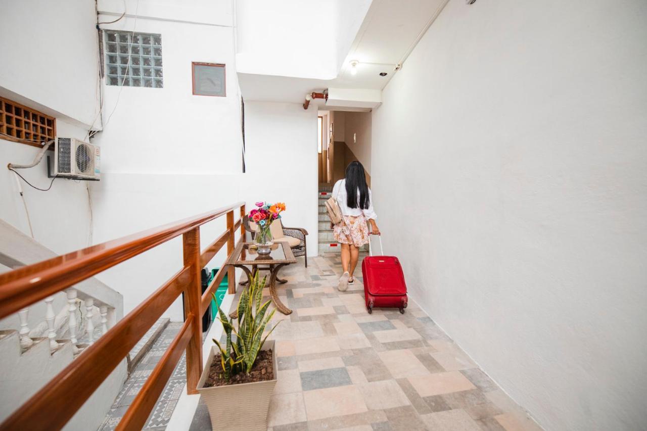 Hostal Gardner Galapagos ปูแอร์โตอาโยรา ภายนอก รูปภาพ