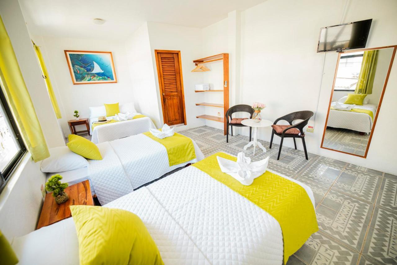 Hostal Gardner Galapagos ปูแอร์โตอาโยรา ภายนอก รูปภาพ