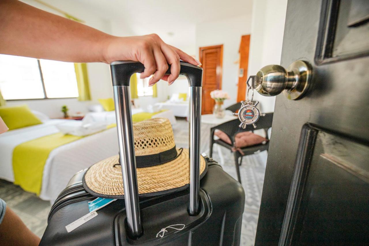 Hostal Gardner Galapagos ปูแอร์โตอาโยรา ภายนอก รูปภาพ