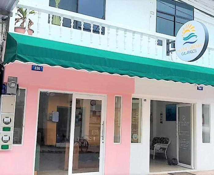 Hostal Gardner Galapagos ปูแอร์โตอาโยรา ภายนอก รูปภาพ