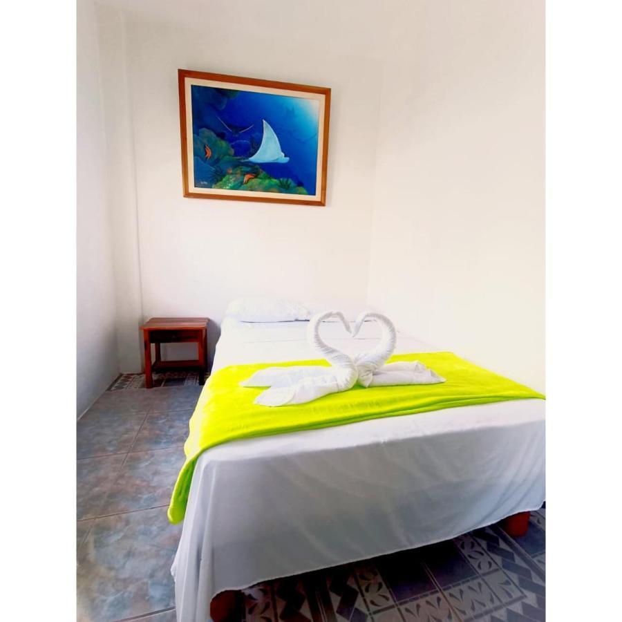 Hostal Gardner Galapagos ปูแอร์โตอาโยรา ภายนอก รูปภาพ
