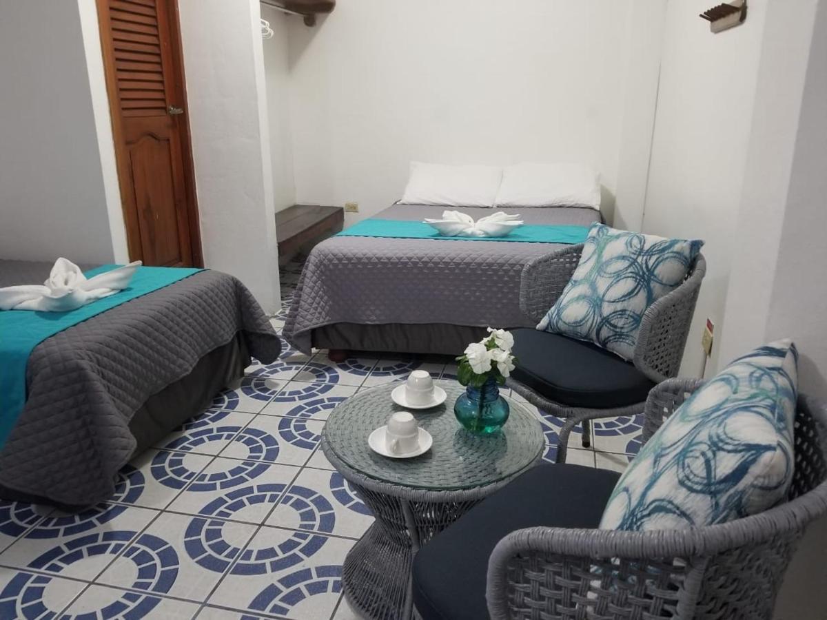 Hostal Gardner Galapagos ปูแอร์โตอาโยรา ภายนอก รูปภาพ