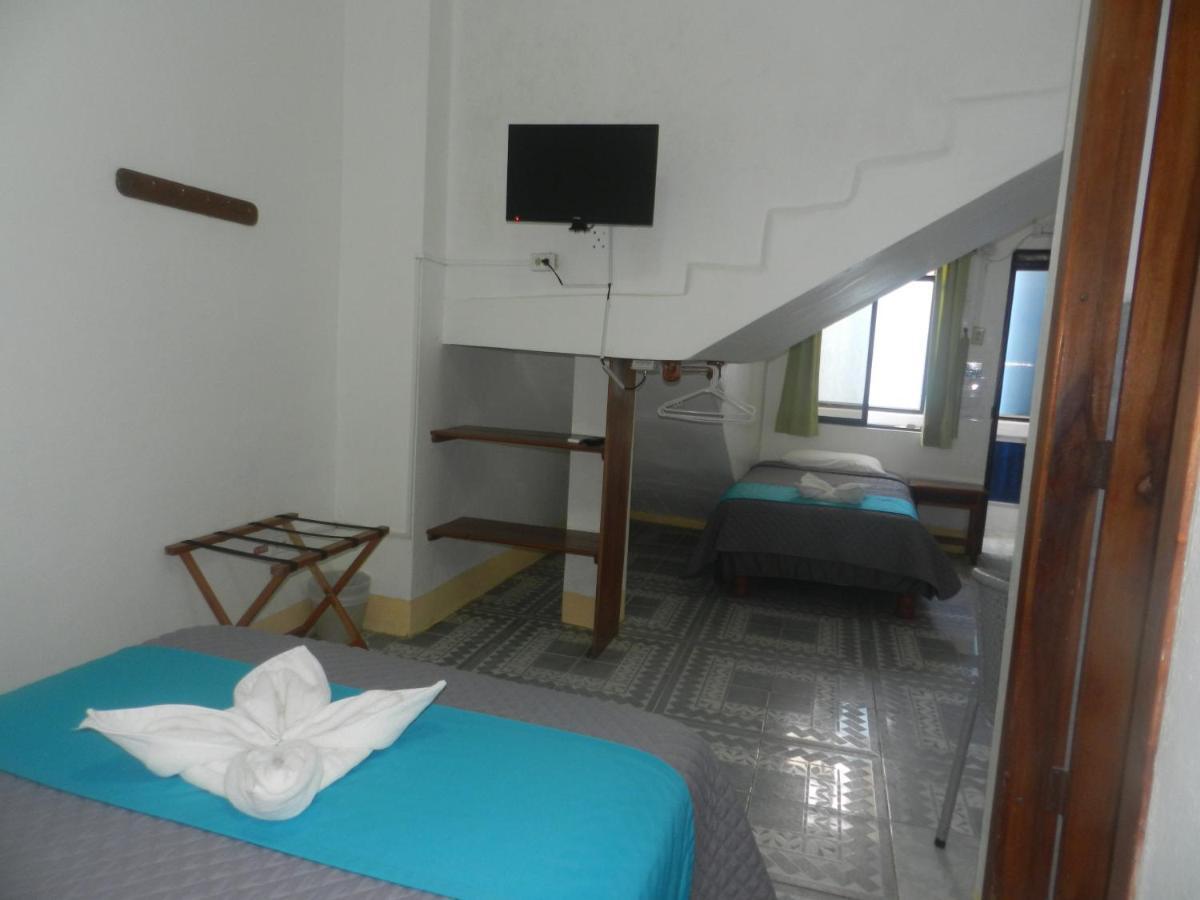 Hostal Gardner Galapagos ปูแอร์โตอาโยรา ภายนอก รูปภาพ