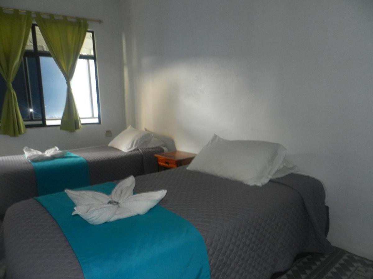 Hostal Gardner Galapagos ปูแอร์โตอาโยรา ภายนอก รูปภาพ