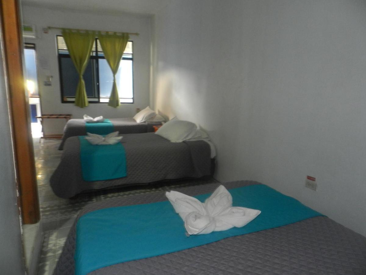 Hostal Gardner Galapagos ปูแอร์โตอาโยรา ภายนอก รูปภาพ
