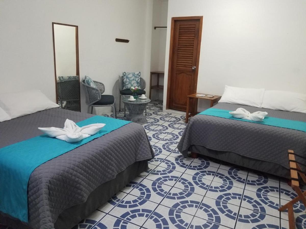 Hostal Gardner Galapagos ปูแอร์โตอาโยรา ภายนอก รูปภาพ